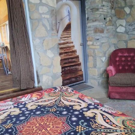 La Loma Del Chivo Llc Stone Cottage Alternative Building Marathon Kültér fotó