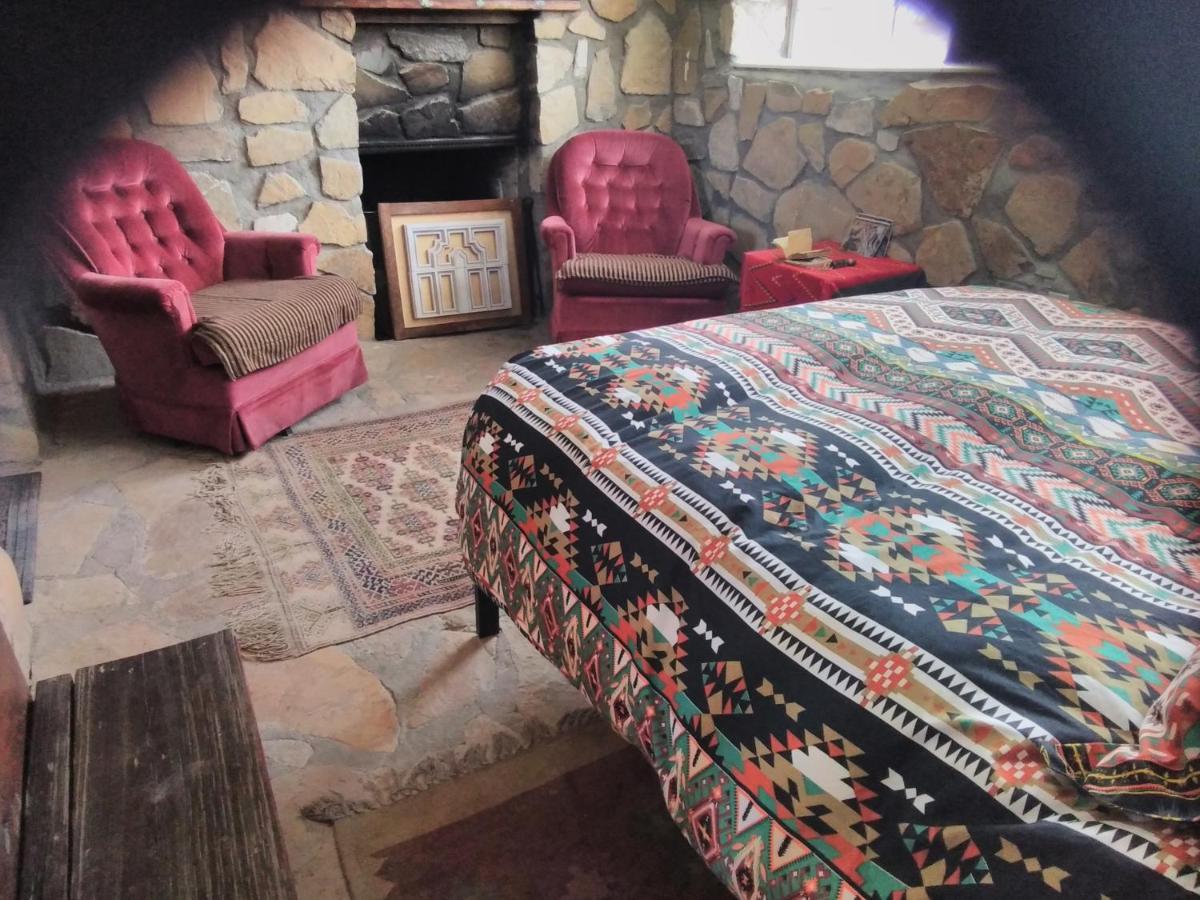 La Loma Del Chivo Llc Stone Cottage Alternative Building Marathon Kültér fotó