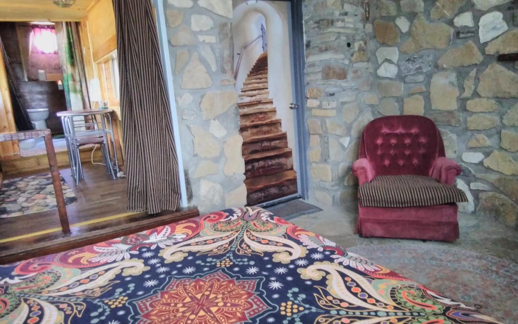 La Loma Del Chivo Llc Stone Cottage Alternative Building Marathon Kültér fotó