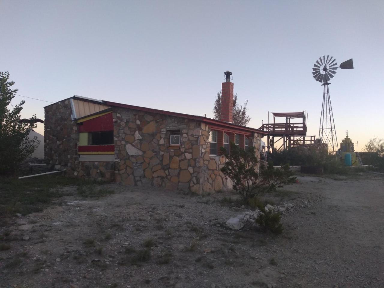 La Loma Del Chivo Llc Stone Cottage Alternative Building Marathon Kültér fotó