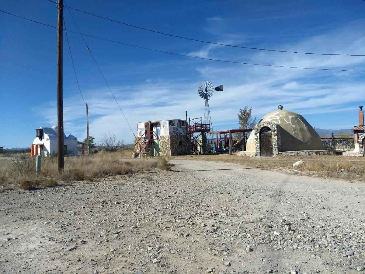 La Loma Del Chivo Llc Stone Cottage Alternative Building Marathon Kültér fotó