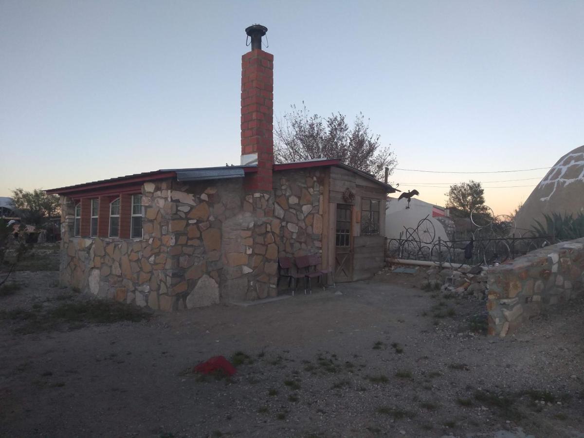 La Loma Del Chivo Llc Stone Cottage Alternative Building Marathon Kültér fotó